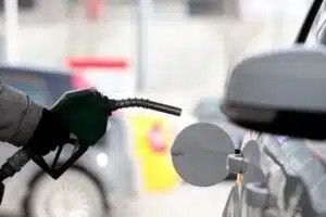 Geçtiğimiz günlerde benzine yapılan 62 kuruşluk indirimin ardından bu kez