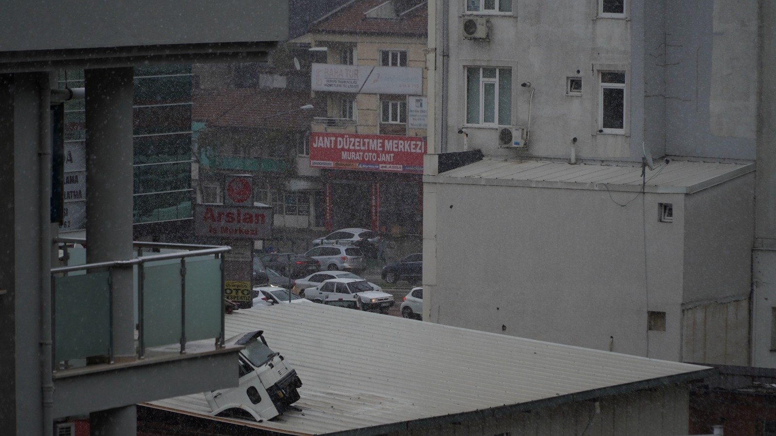 Bursa merkez ile Osmangazi, Yıldırım ve Nilüfer ilçelerinde yağan yağmur,