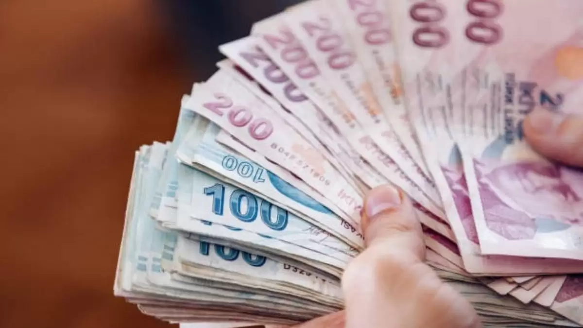 Yeni yıla sayılı günler kalırken, milyonların gözü belirlenecek olan asgari