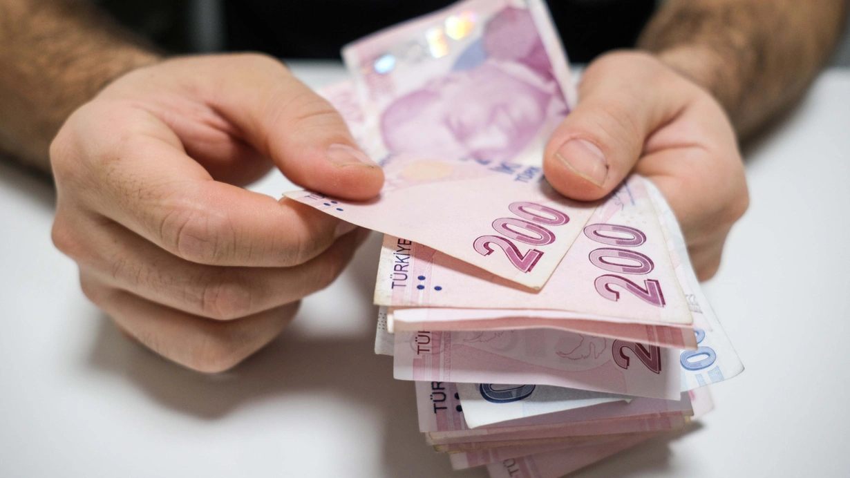 TÜRK-İŞ’ten yapılan açıklama şöyle; “Giderek artan hayat pahalılığı, gelir dağılımda