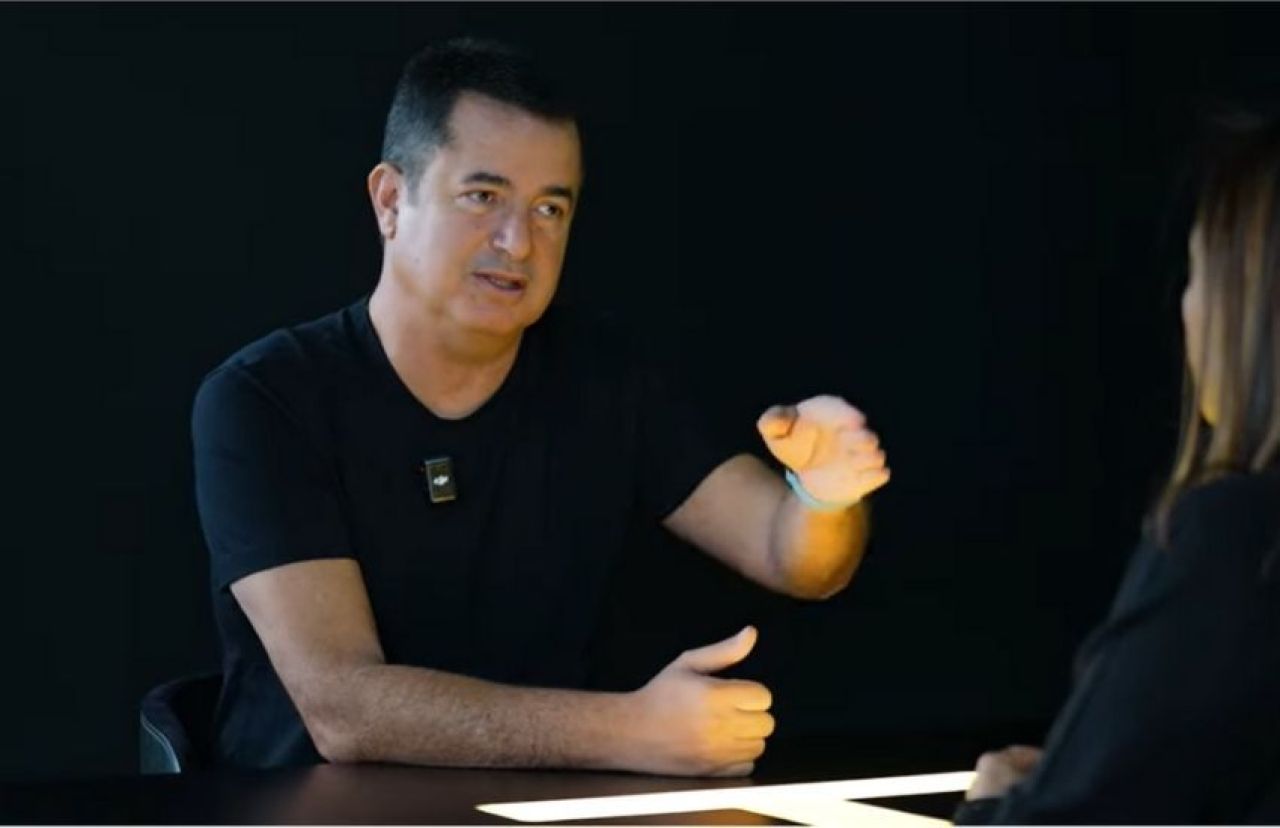 Yakın arkadaşı Hülya Avşar​’ın programına konuk olan Acun Ilıcalı​, eşi