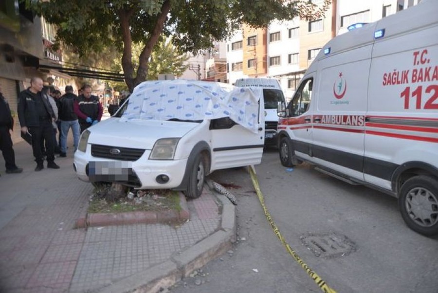 Olay, saat 13.30 sıralarında Seyhan ilçesi Kurtuluş Caddesi‘nde meydana geldi.