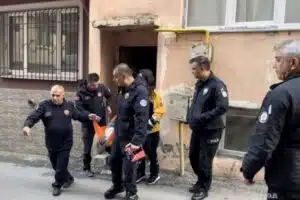 Bursa‘nın Yıldırım ilçesi Zümrütevler Mahallesi Çakmak Sokak üzerinde 3 katlı