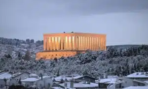 Meteoroloji Genel Müdürlüğü, yurdun birçok bölgesine kar ve sağanak yağış