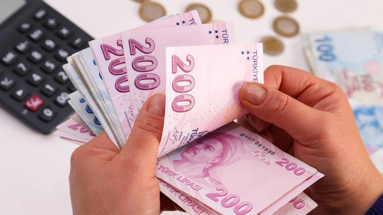 Yeni yılda geçerli olacak asgari ücret rakamını belirleyecek 15 kişilik
