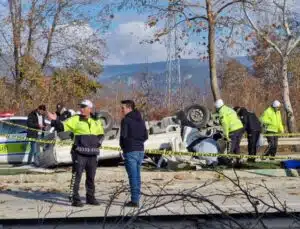 Bursa’da takla atan kamyonette 2 kişi hayatını kaybetti