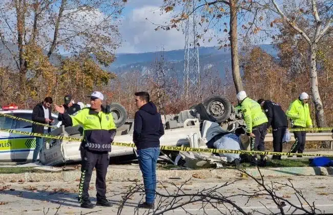 Bursa’da takla atan kamyonette 2 kişi hayatını kaybetti