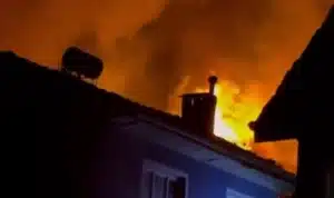 Yangın, gece saatlerinde Bursa’nın Kestel ilçesi Aksu Köyünde meydana geldi.