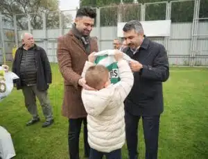 Bursaspor ve Yıldırım Belediyesi’nden çocuklara anlamlı hediye