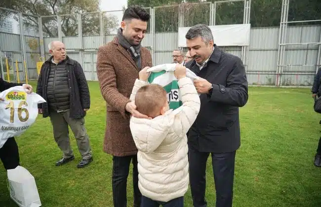 Bursaspor ve Yıldırım Belediyesi’nden çocuklara anlamlı hediye