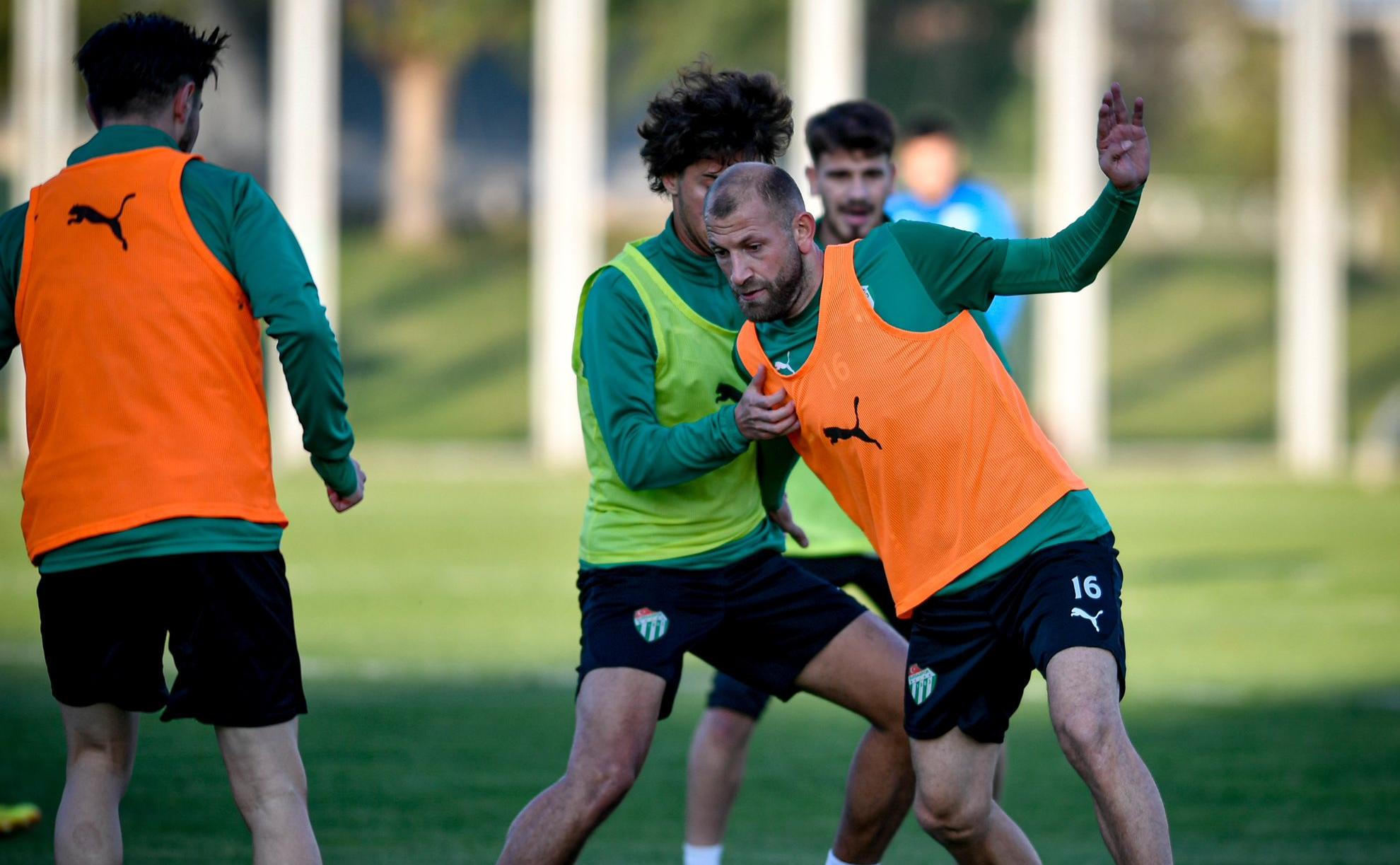 Bursaspor sahasında Artvin Hopaspor ile oynayacağı maçın hazırlıklarına Teknik Direktör