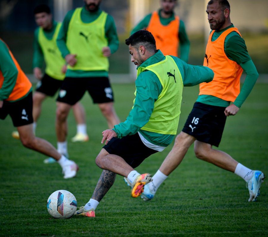 Bursaspor Başkanı Enes Çelik’in paylaşımı şöyle; Türkiye Futbol Federasyonu‘na bulunduğumuz