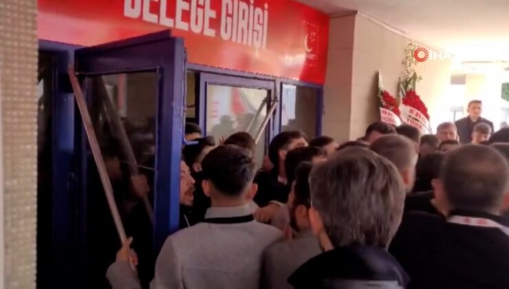 Saadet Partisi kongresinde delegeler arasında arbede 5 Bursam Medya -