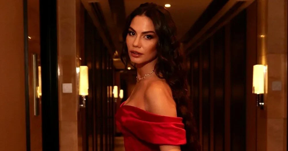 Son dönemde sosyal medya paylaşımlarıyla adından söz ettiren Demet Özdemir,