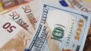 Ekonomik ve finansal kararlar üzerinde önemli etkilere sahip olan dolar