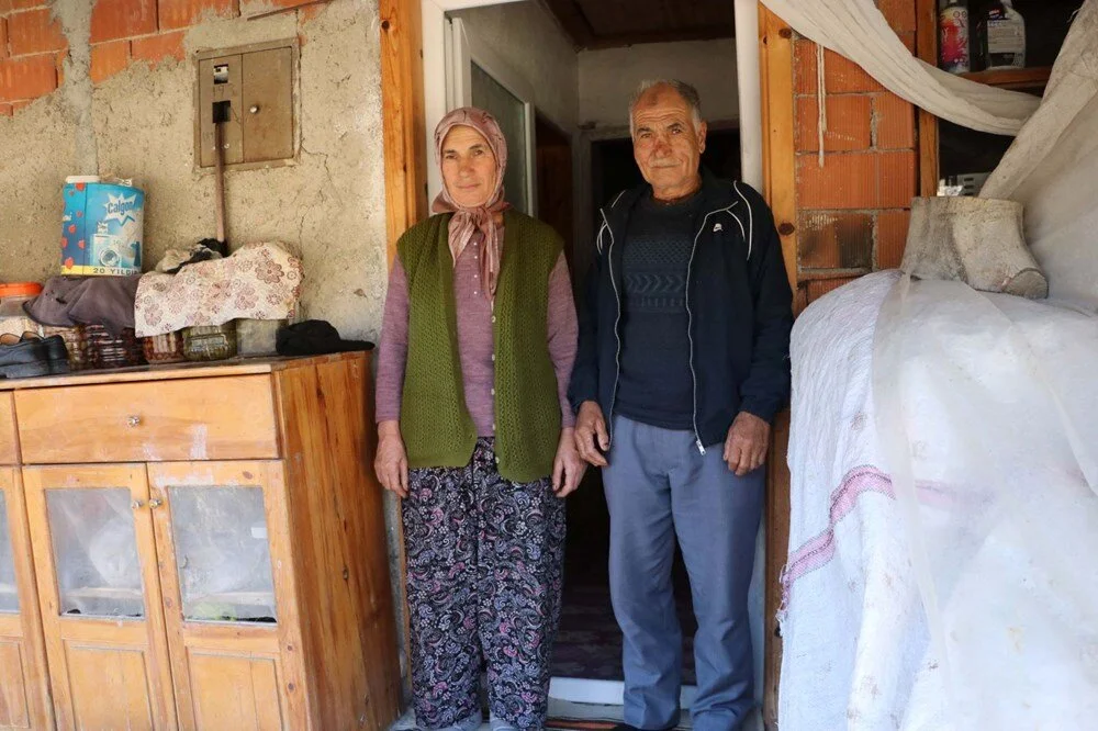 Denizli’de çiftçi çift, evlerine gelen üç hırsız tarafından soyuldu. Olay,