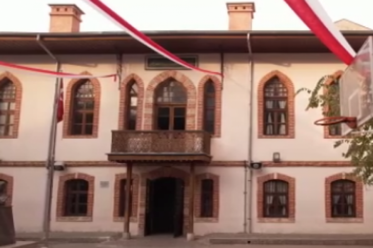 Türkiye’nin en eski okulu olan ve Dünyada da başka bir