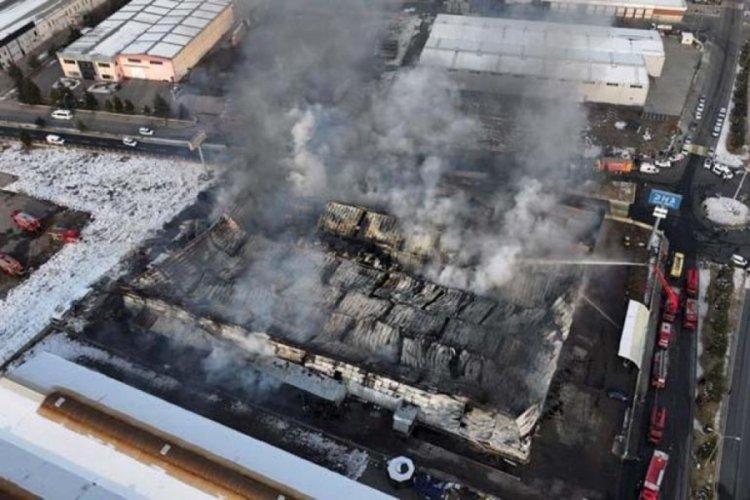 Organize Sanayi Bölgesi 29. Cadde’deki mobilya fabrikasında henüz belirlenemeyen nedenle