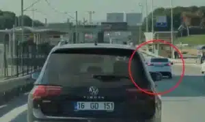 Olay, Bursa’nın Nilüfer ilçesi Küçüksanayi mevkisi İzmir Yolu üzerinde yaşandı.