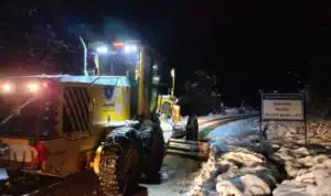 Bursa Büyükşehir Belediyesi ekipleri, kar yağışının ulaşımda aksamaya sebep olmaması