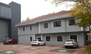 Yıldırım ilçesinin merkezinde Belediye ve Kaymakamlık binalarının ortasında bulunan Başkanlık