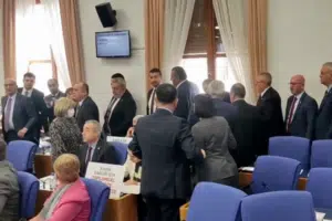 Komisyon, AK Parti Samsun Milletvekili Mehmet Muş başkanlığında toplandı. Komisyonda;