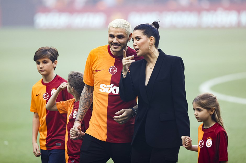 Mauro Icardi ve Wanda Nara ikilisi gündemden düşmüyor. Sürpriz aşkın