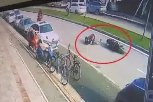 Kaza, saat 14.00 sıralarında Mahmudiye Mahallesi Ertuğrulgazi Caddesi‘nde meydana geldi.