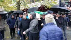 Rize’de akciğer kanseri tedavisi gördüğü hastanede yaşamını yitiren emekli öğretmen