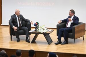 Her fırsatta gençlerle bir araya gelen Bursa Büyükşehir Belediye Başkanı