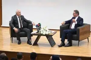 Her fırsatta gençlerle bir araya gelen Bursa Büyükşehir Belediye Başkanı