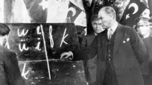 Sadece öğrencilerine değil, aynı zamanda gelecek nesillere de bilgi ve