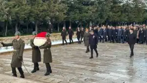 Milli Eğitim Bakanı Tekin, beraberindeki heyetle Anıtkabir‘i ziyaret etti. Bakan