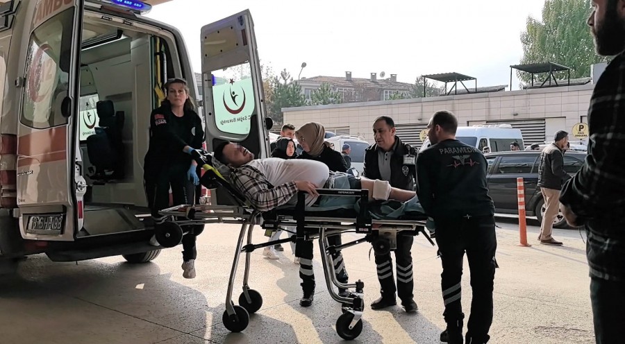 Olay, saat 12.00 sıralarında Mahmudiye Mahallesi Sarmaşık Sokak’ta meydana geldi.