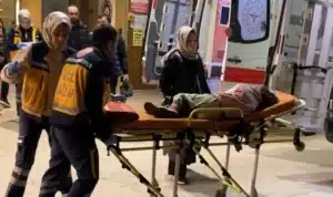Olay, 23.00 sıralarında Süleymaniye Mahallesi’nde meydana geldi. Minik kız sandalyede