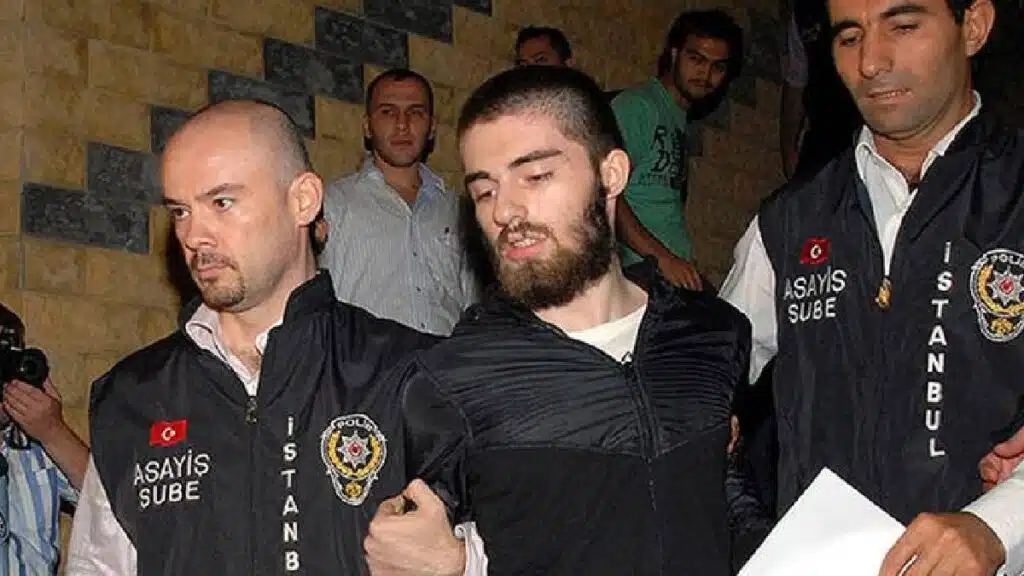 Münevver Karabulut’un katili Cem Garipoğlu‘nun mezarının açılmasıyla birlikte yaşanan gelişmelerin