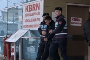 İnegöl Jandarma komutanlığı ekipleri, kırsal Yeniceköy mahallesinde uygulamasında şüphelendikleri araç