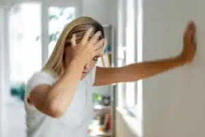 Hızlı ve şiddetli bir şekilde gelişen baş ağrılarının kanama, tümör