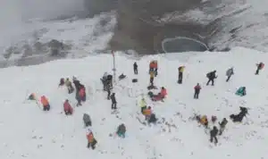 2543 metre yükseklikteki Uludağ’ın zirvesi karla kaplandı. Beyaza bürünen zirvedeki