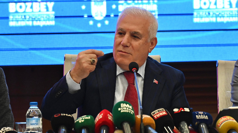 Kaza ihbarının ardından bölgeye çok sayıda sağlık ve arama kurtarma