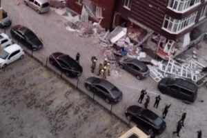 İstanbul’un Beylikdüzü ilçesi Adnan Kahveci Mahallesi Konak Caddesi’ndeki 14 katlı