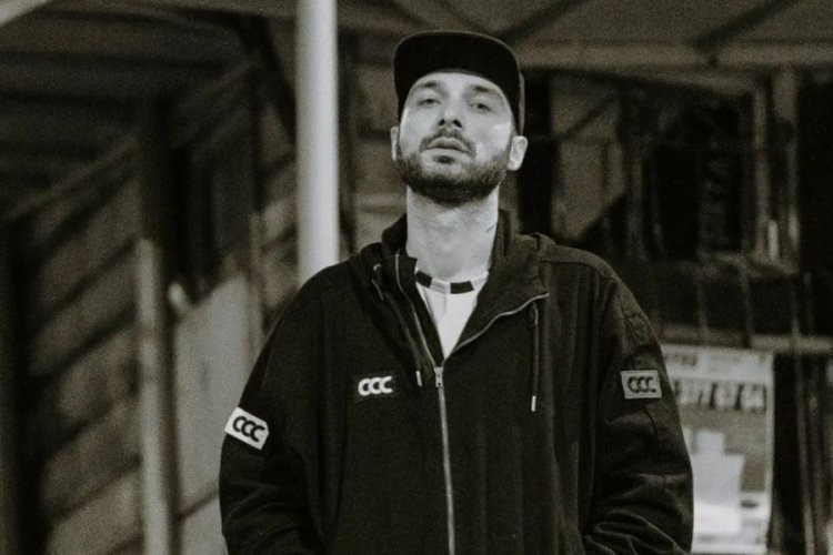 Şüphelinin evinde yapılan aramalarda uyuşturucu ve hassas terazi ele geçirildi.