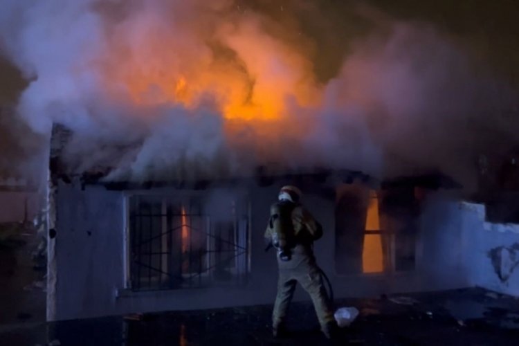 Yangın, 05.30 sıralarında merkez Yıldırım ilçesi Beyazıt Mahallesi 1. Kartal