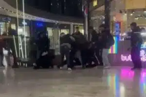 Nilüfer ilçesi Odunluk Mahallesi’ndeki bir alışveriş merkezinde dün saat 20.00