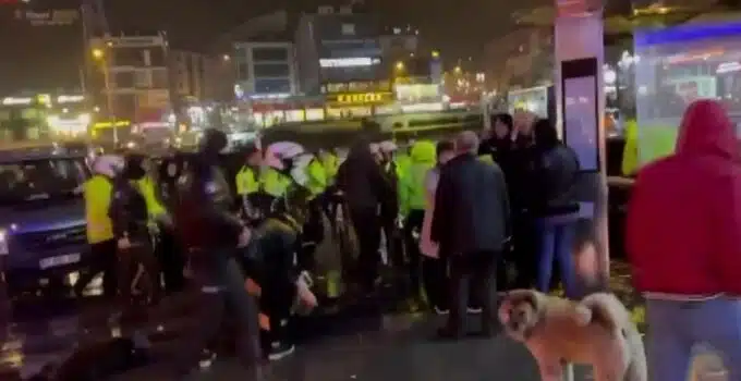 İstanbul Çekmeköy’de alkollü sürücünün yakınları saldırdı: 4 polis yaralandı