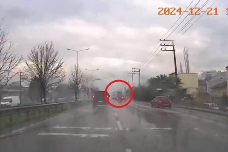 Olay, merkez Osmangazi ilçesinde meydana geldi. Seyir halinde olan tırın
