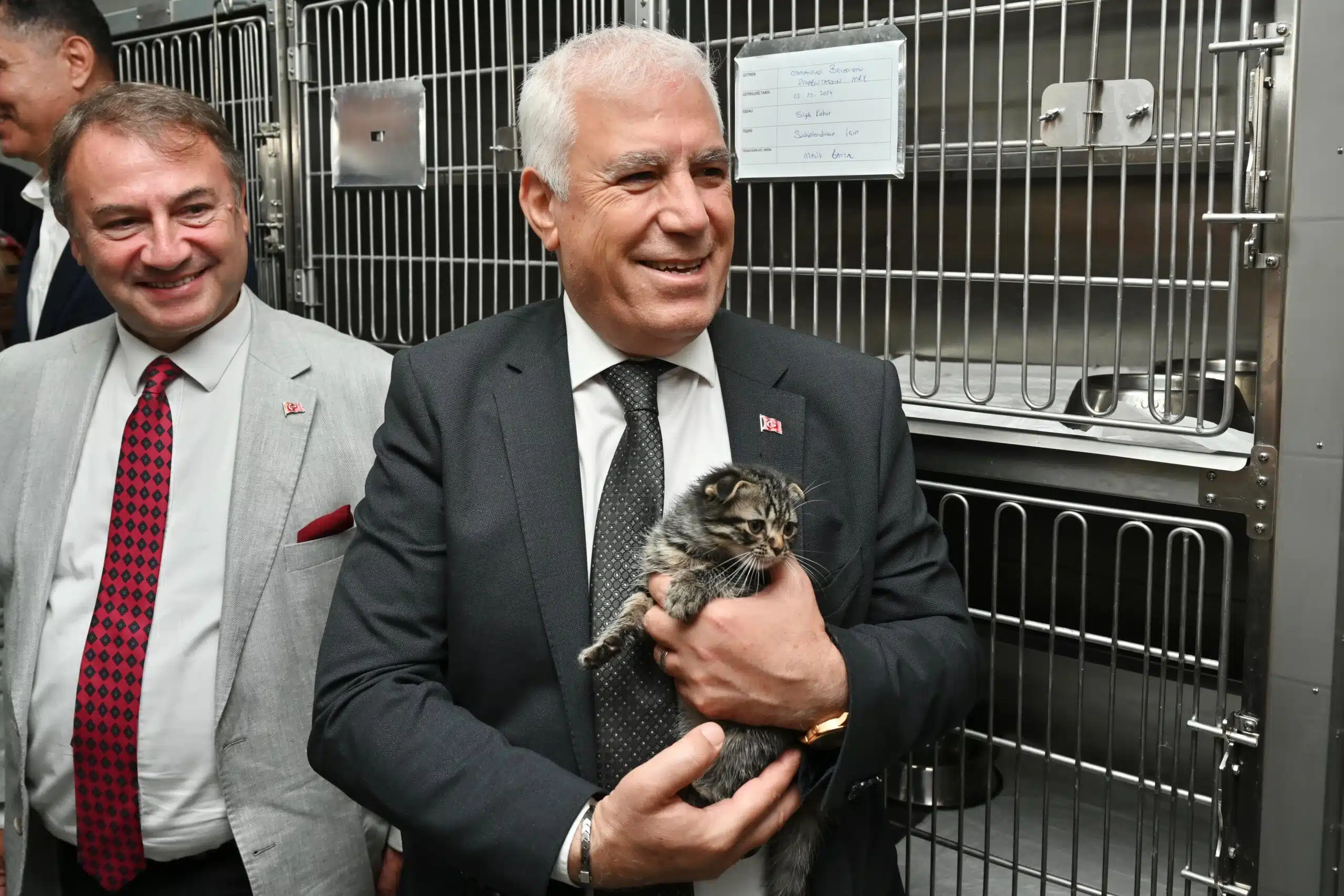 Bursa’da sokak hayvanlarının her zaman yanında olan ve Türkiye’ye örnek