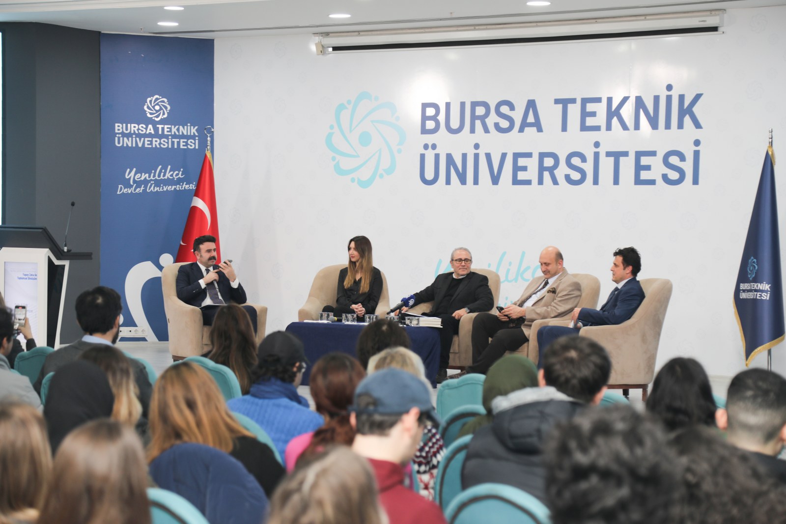 Mimar Sinan Yerleşkesi Turkuaz Salon’da gerçekleşen panele; BTÜ Rektör Yardımcıları