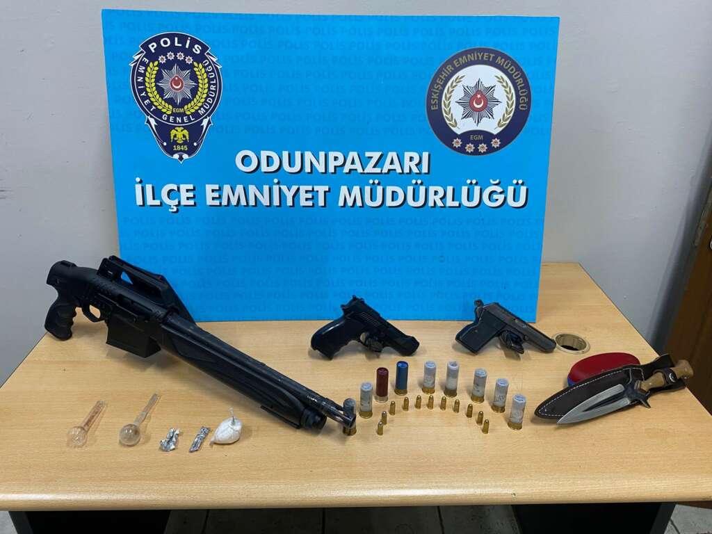 Eskişehir’de denetim gerçekleştiren polis ekiplerine uzun namlulu tüfekle ateş ederek