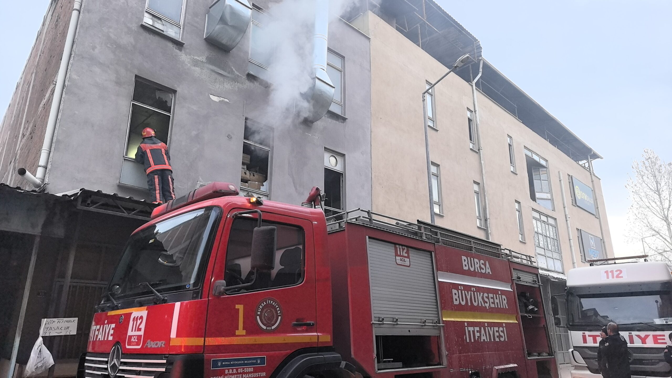 Yangın, saat 08.00 sıralarında Mahmudiye Mahallesi Sarmaşık Sokaktaki bir mobilya